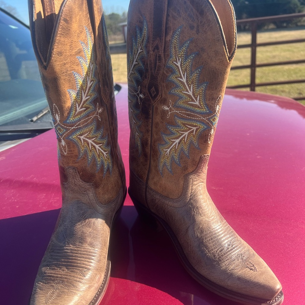Brown Western Cowboy Boots with Embroidered Design